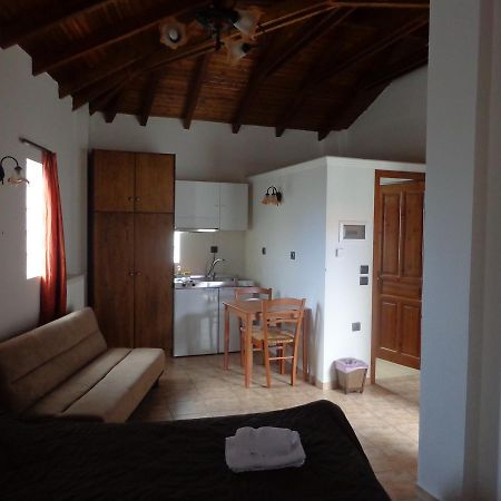 Alonaki Guesthouse Platanos  Екстер'єр фото